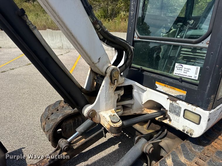 image for item DO2249 2001 Bobcat 341 mini excavator