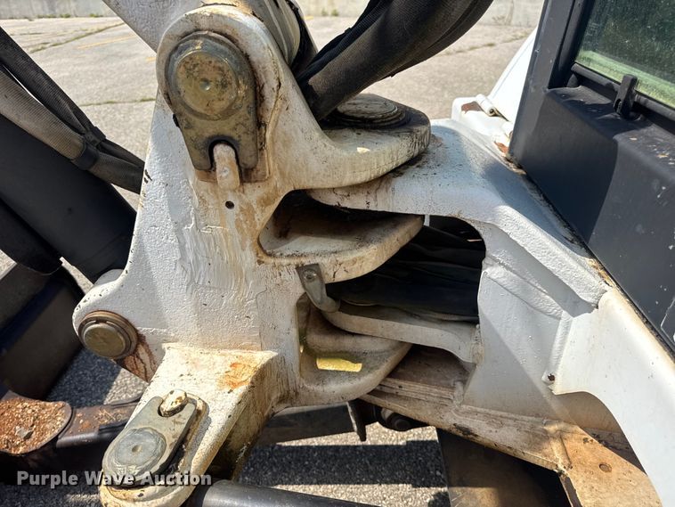 image for item DO2249 2001 Bobcat 341 mini excavator