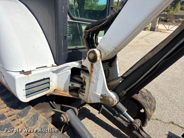 image for item DO2249 2001 Bobcat 341 mini excavator