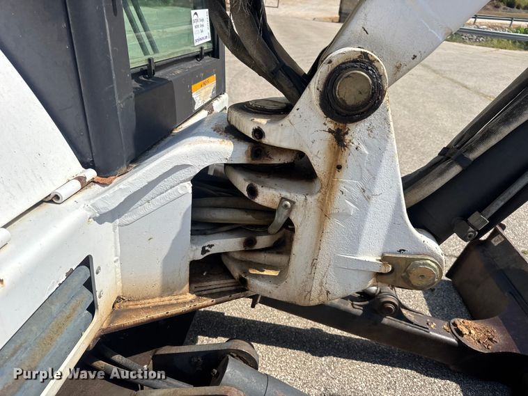 image for item DO2249 2001 Bobcat 341 mini excavator
