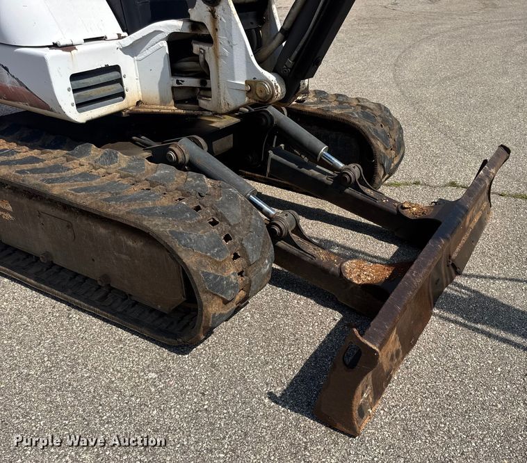 image for item DO2249 2001 Bobcat 341 mini excavator