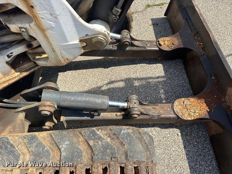 image for item DO2249 2001 Bobcat 341 mini excavator