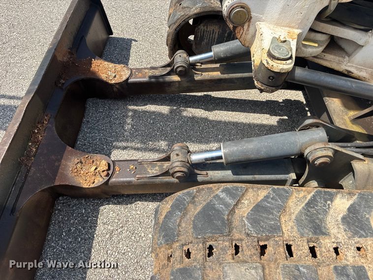 image for item DO2249 2001 Bobcat 341 mini excavator