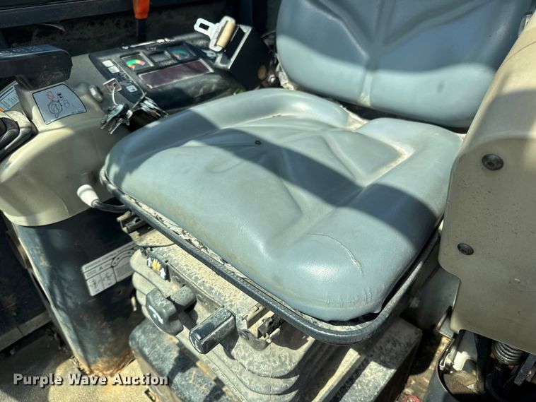 image for item DO2249 2001 Bobcat 341 mini excavator