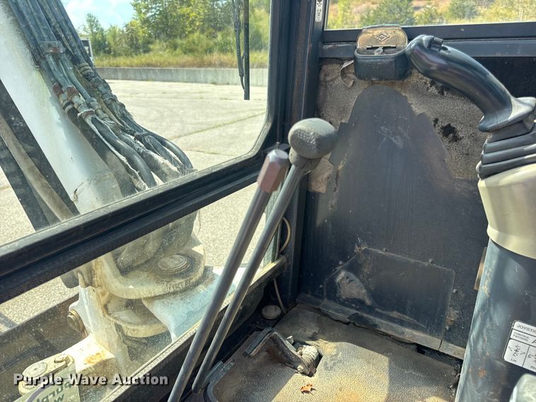 image for item DO2249 2001 Bobcat 341 mini excavator