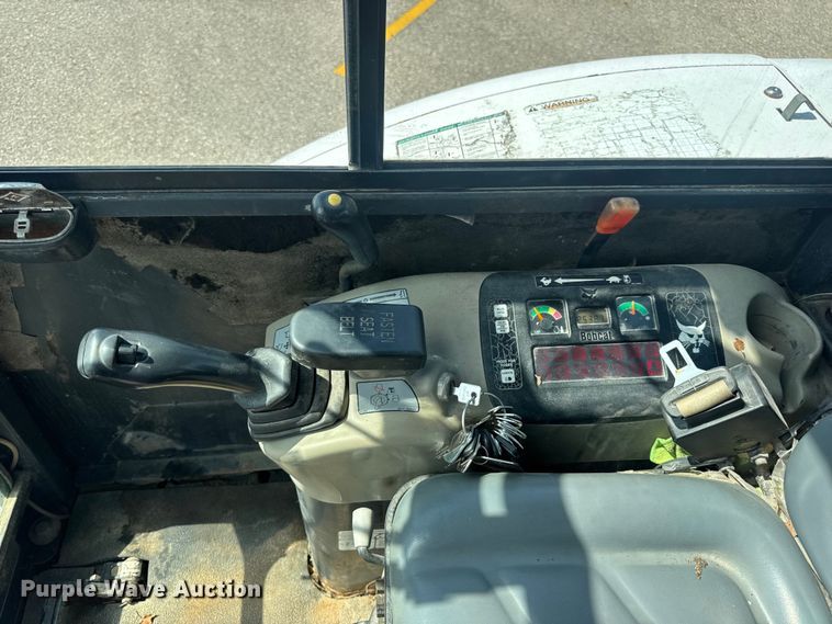 image for item DO2249 2001 Bobcat 341 mini excavator