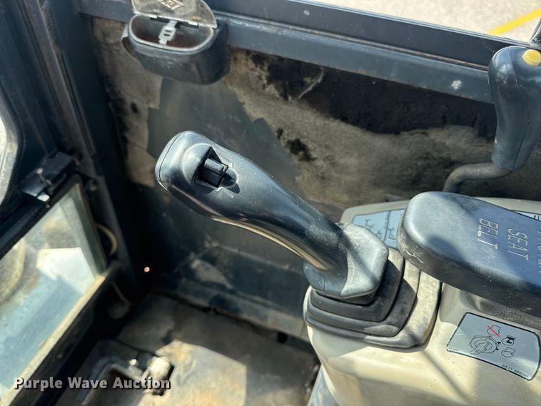 image for item DO2249 2001 Bobcat 341 mini excavator