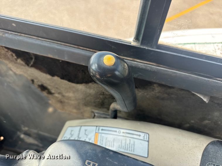 image for item DO2249 2001 Bobcat 341 mini excavator