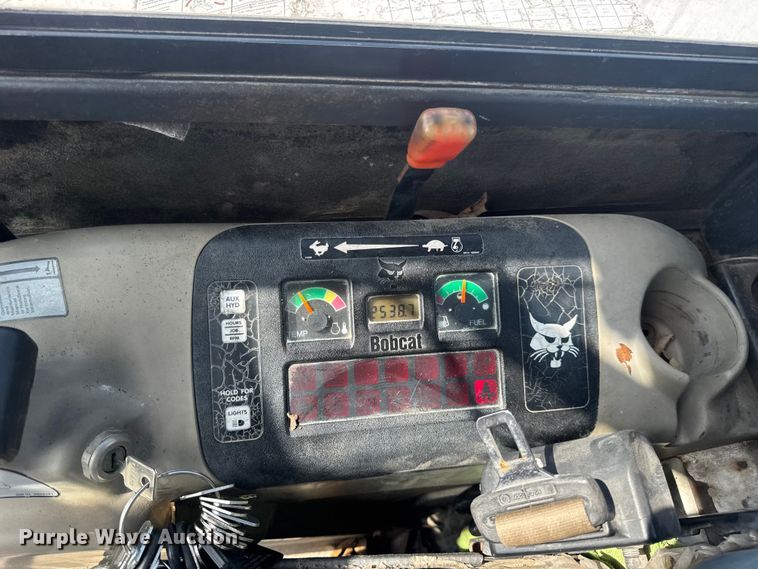 image for item DO2249 2001 Bobcat 341 mini excavator