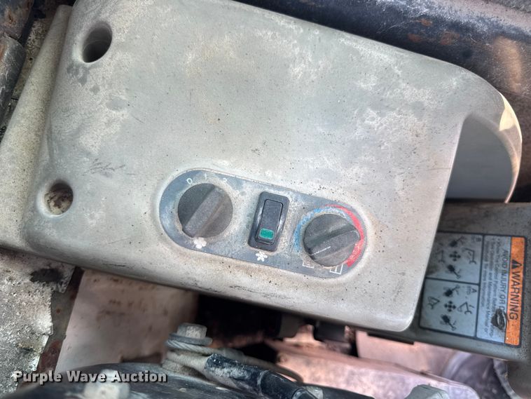 image for item DO2249 2001 Bobcat 341 mini excavator