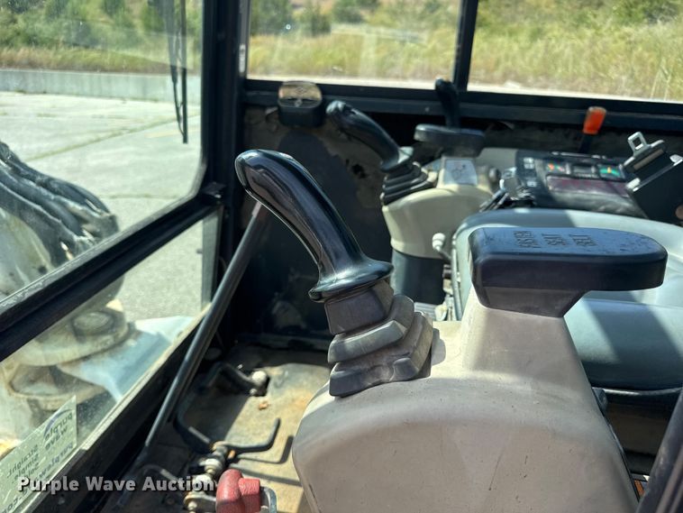 image for item DO2249 2001 Bobcat 341 mini excavator