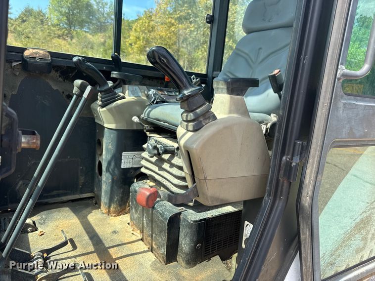 image for item DO2249 2001 Bobcat 341 mini excavator