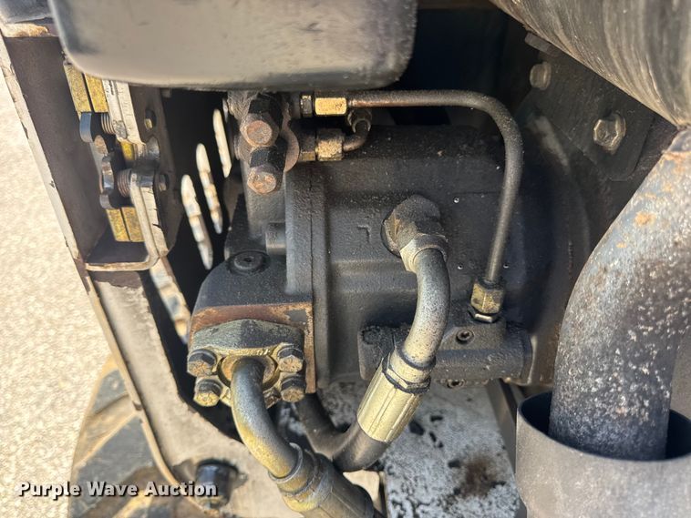 image for item DO2249 2001 Bobcat 341 mini excavator