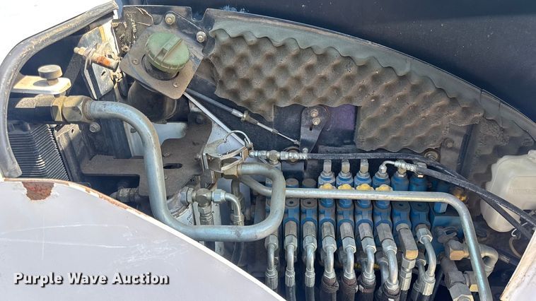 image for item DO2249 2001 Bobcat 341 mini excavator