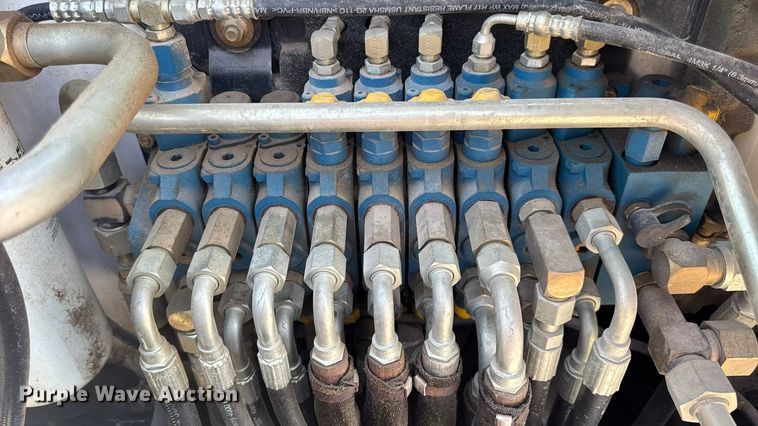 image for item DO2249 2001 Bobcat 341 mini excavator