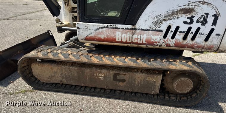 image for item DO2249 2001 Bobcat 341 mini excavator