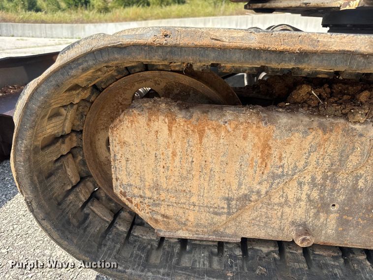 image for item DO2249 2001 Bobcat 341 mini excavator