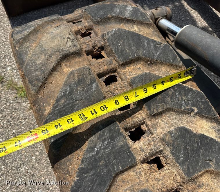 image for item DO2249 2001 Bobcat 341 mini excavator