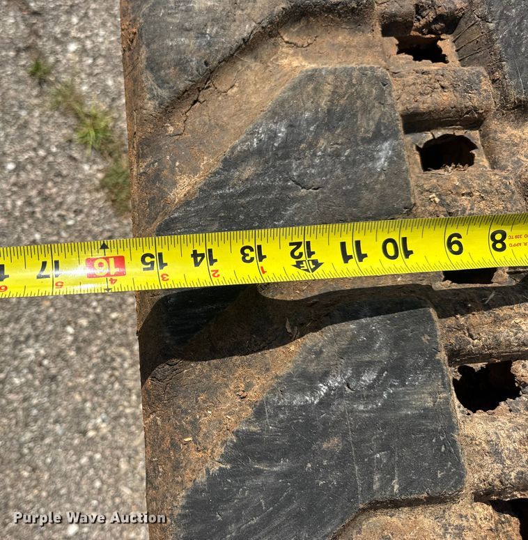 image for item DO2249 2001 Bobcat 341 mini excavator