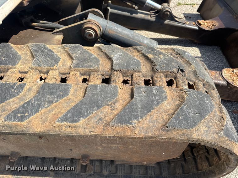 image for item DO2249 2001 Bobcat 341 mini excavator