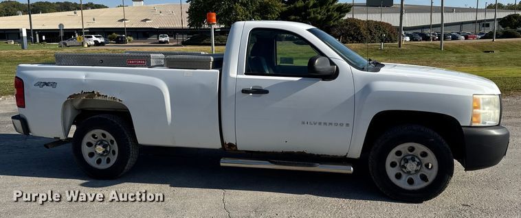 image for item DO2258 2008 Chevrolet Silverado 1500 pickup truck