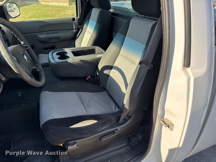 image for item DO2258 2008 Chevrolet Silverado 1500 pickup truck