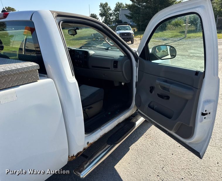image for item DO2258 2008 Chevrolet Silverado 1500 pickup truck