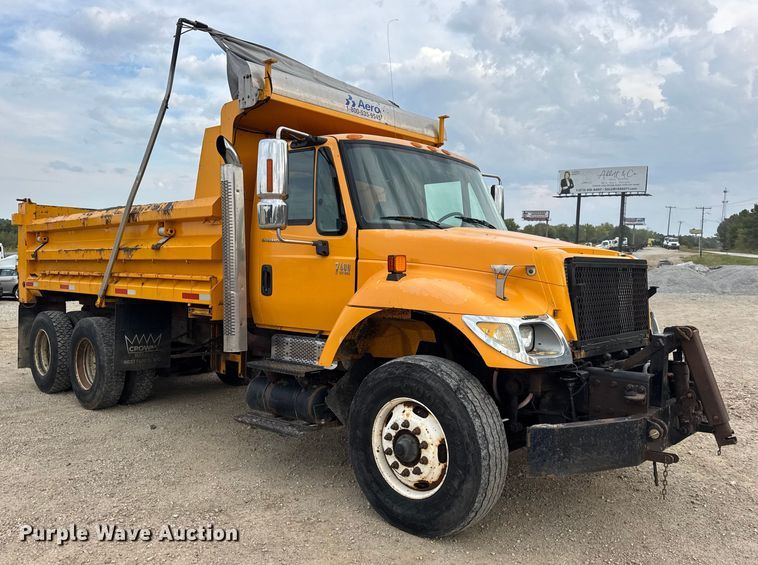 image for item DO2261 2006 International 7400 dump truck