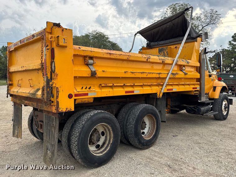 image for item DO2261 2006 International 7400 dump truck