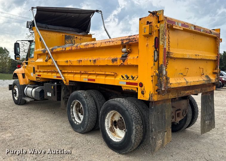 image for item DO2261 2006 International 7400 dump truck