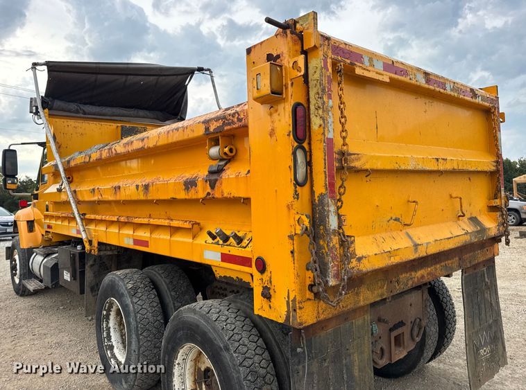 image for item DO2261 2006 International 7400 dump truck