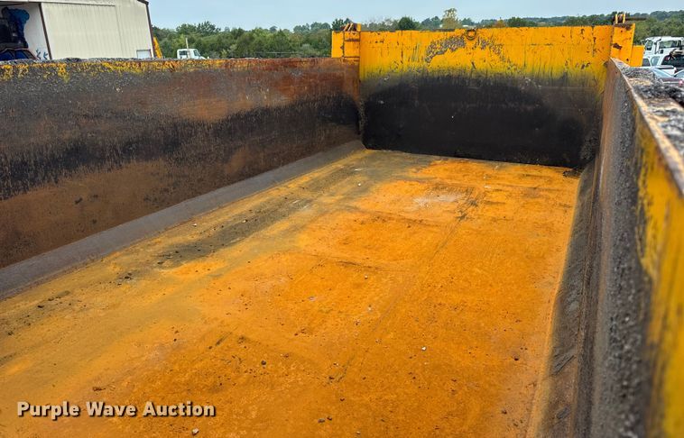 image for item DO2261 2006 International 7400 dump truck