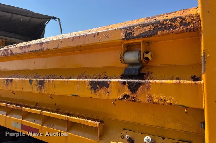 image for item DO2261 2006 International 7400 dump truck