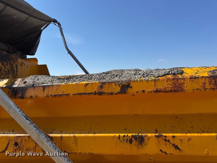 image for item DO2261 2006 International 7400 dump truck