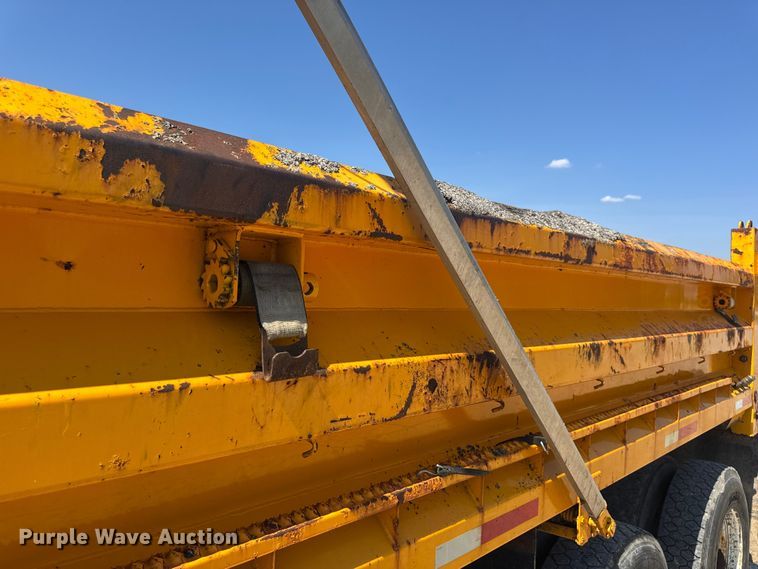 image for item DO2261 2006 International 7400 dump truck