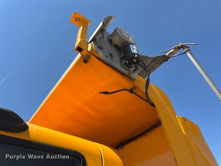 image for item DO2261 2006 International 7400 dump truck