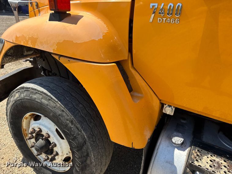 image for item DO2261 2006 International 7400 dump truck