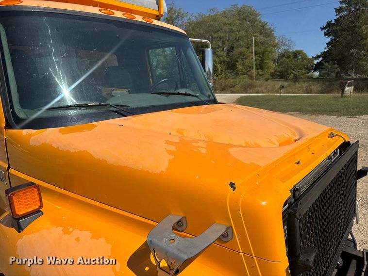 image for item DO2261 2006 International 7400 dump truck