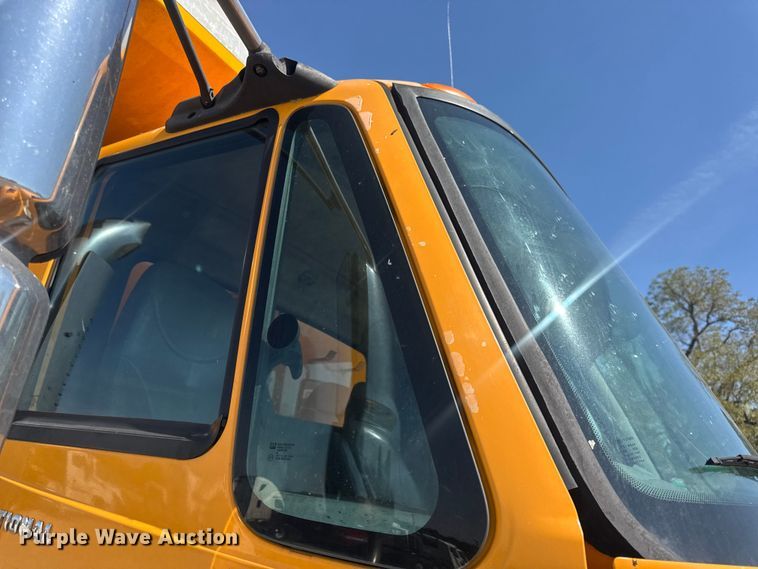 image for item DO2261 2006 International 7400 dump truck