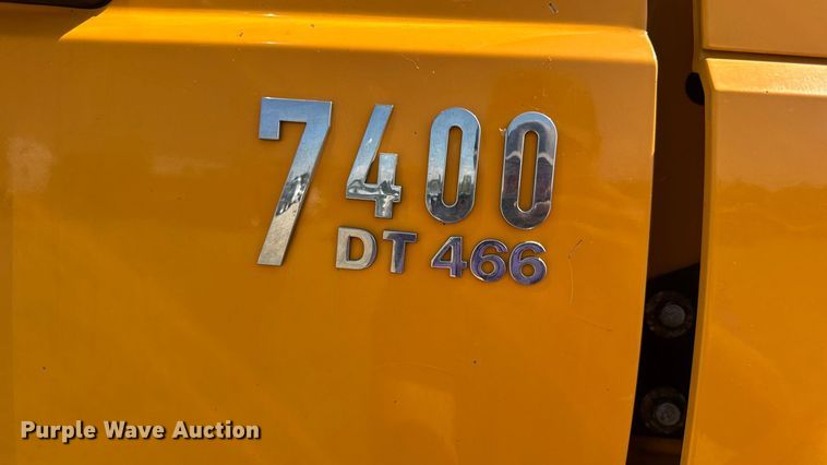 image for item DO2261 2006 International 7400 dump truck
