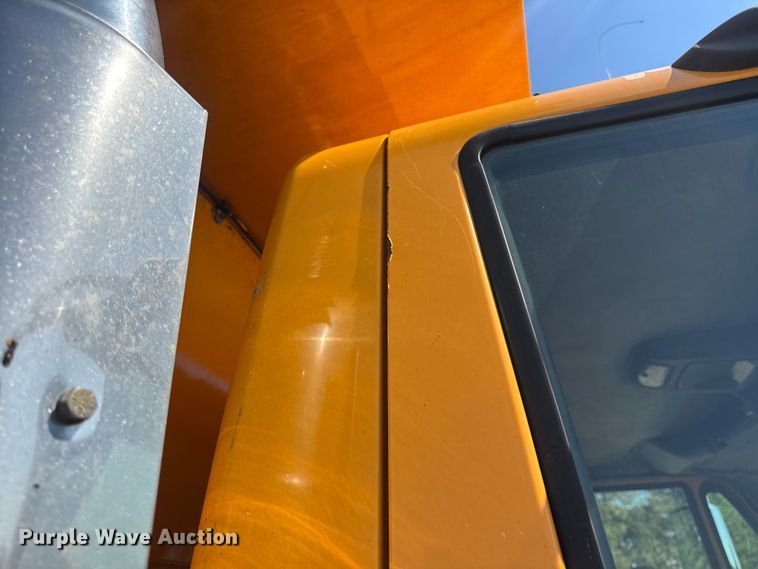 image for item DO2261 2006 International 7400 dump truck