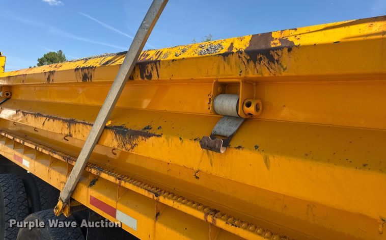 image for item DO2261 2006 International 7400 dump truck