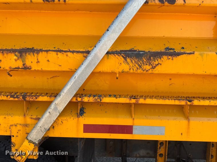 image for item DO2261 2006 International 7400 dump truck