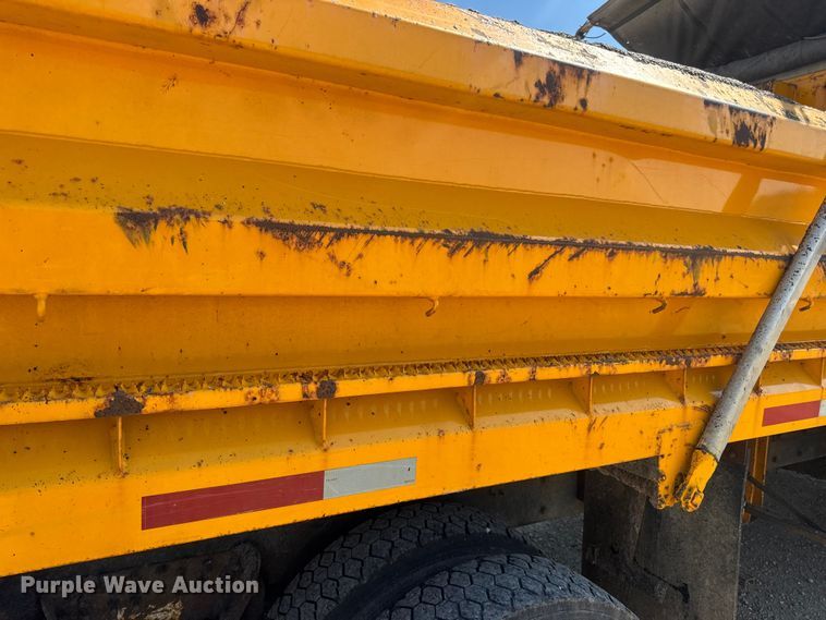 image for item DO2261 2006 International 7400 dump truck