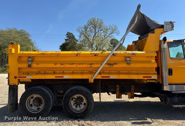 image for item DO2261 2006 International 7400 dump truck