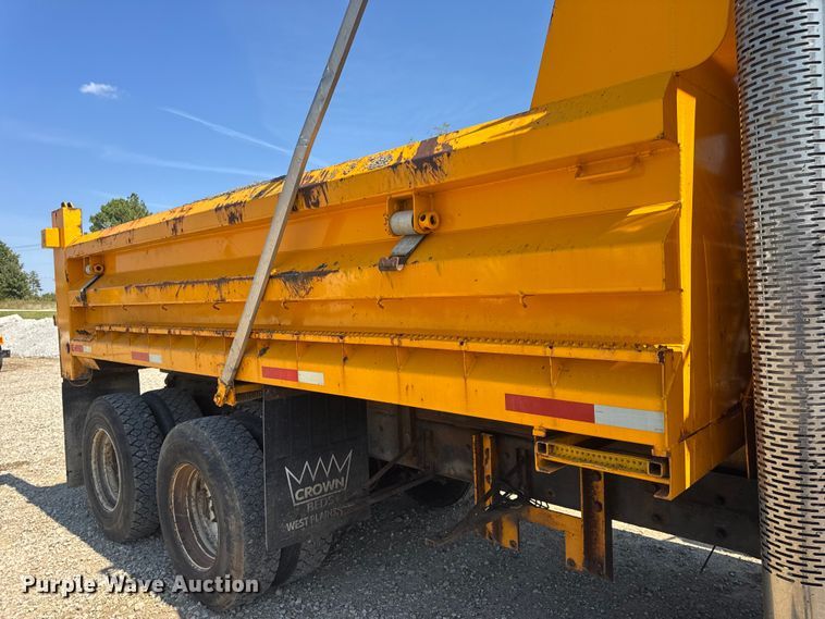 image for item DO2261 2006 International 7400 dump truck