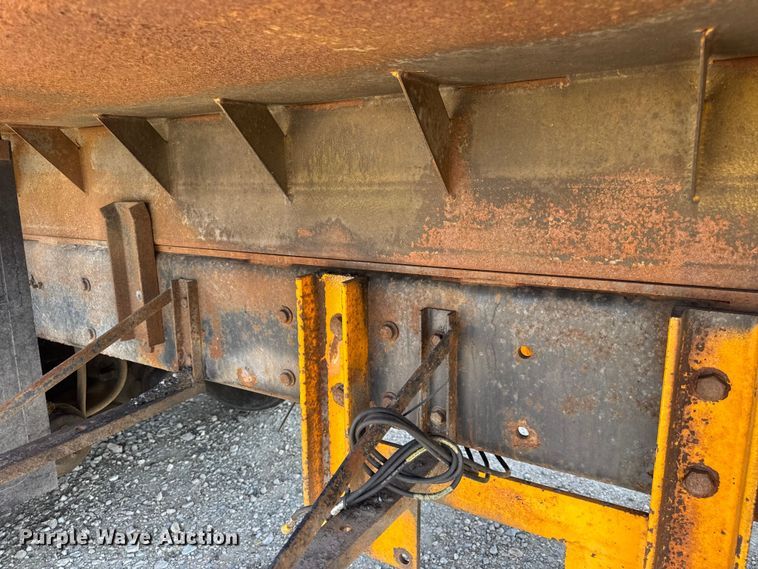 image for item DO2261 2006 International 7400 dump truck