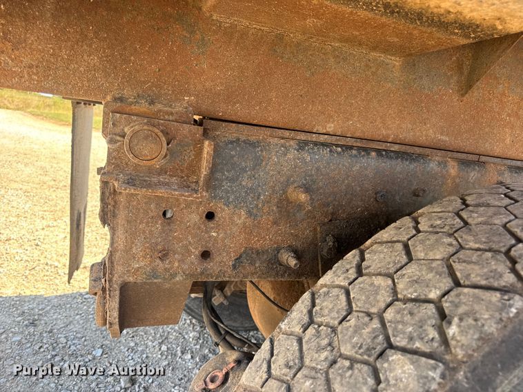 image for item DO2261 2006 International 7400 dump truck