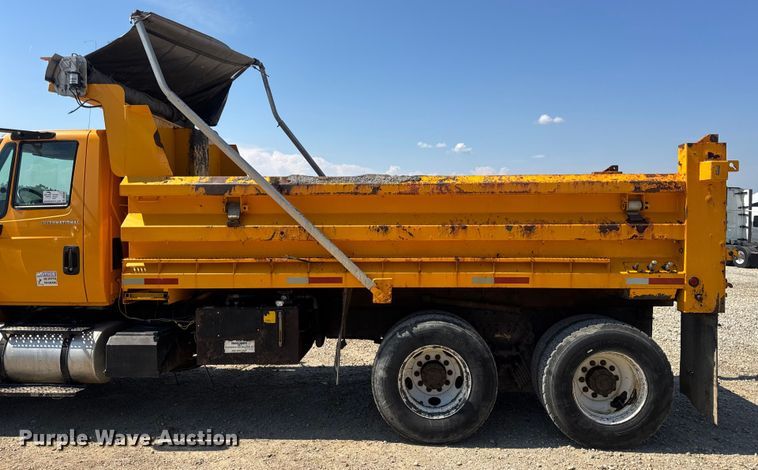 image for item DO2261 2006 International 7400 dump truck