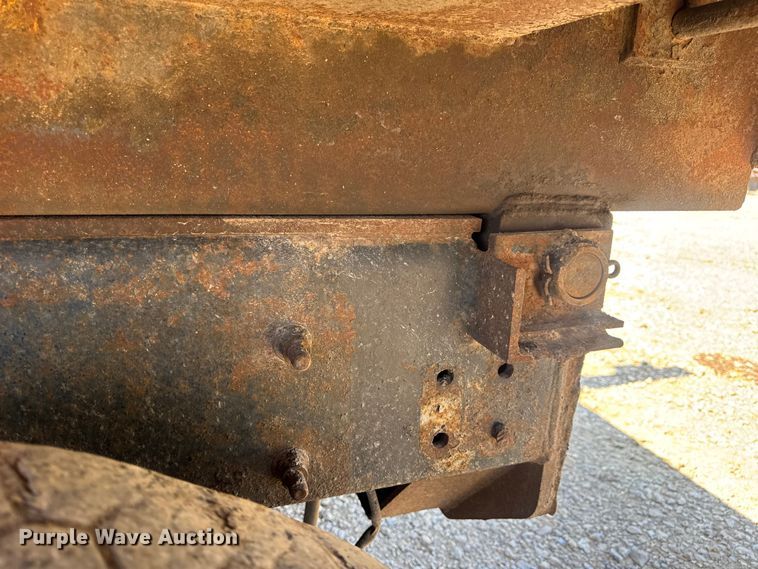 image for item DO2261 2006 International 7400 dump truck